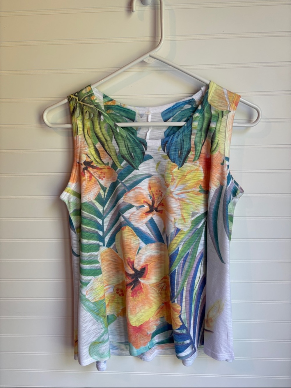 Tropical Floral Sleeveless Tank Top - Multicolor